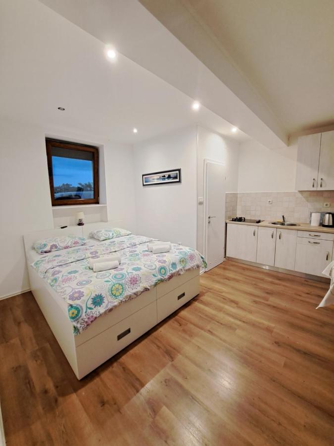 Meressa Nina&Leo Studio Apartments Novigrad  Exterior photo